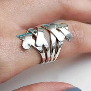 Criss Cross Style Ring
